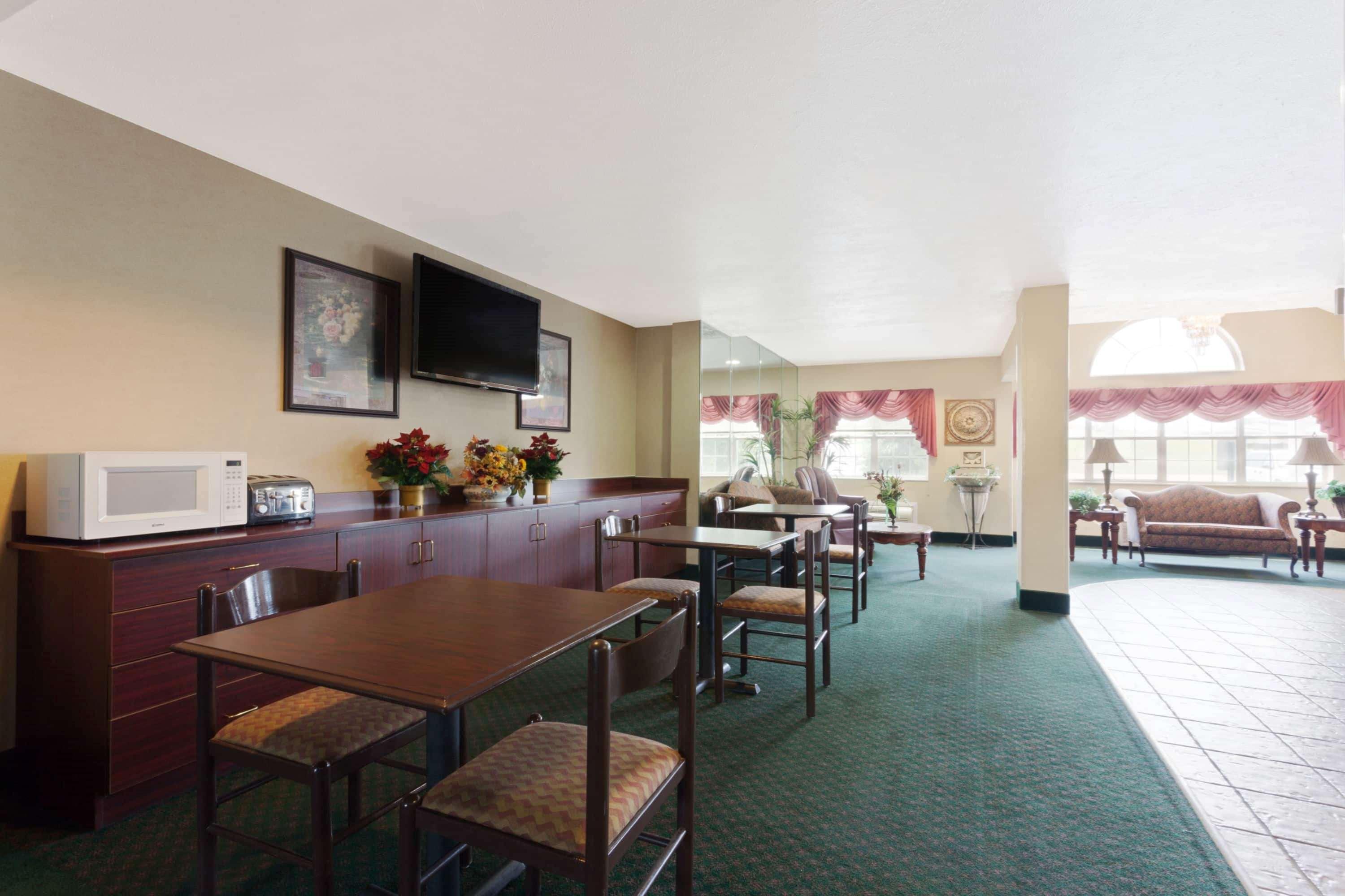 Microtel Inn & Suites By Wyndham Brandon Dış mekan fotoğraf